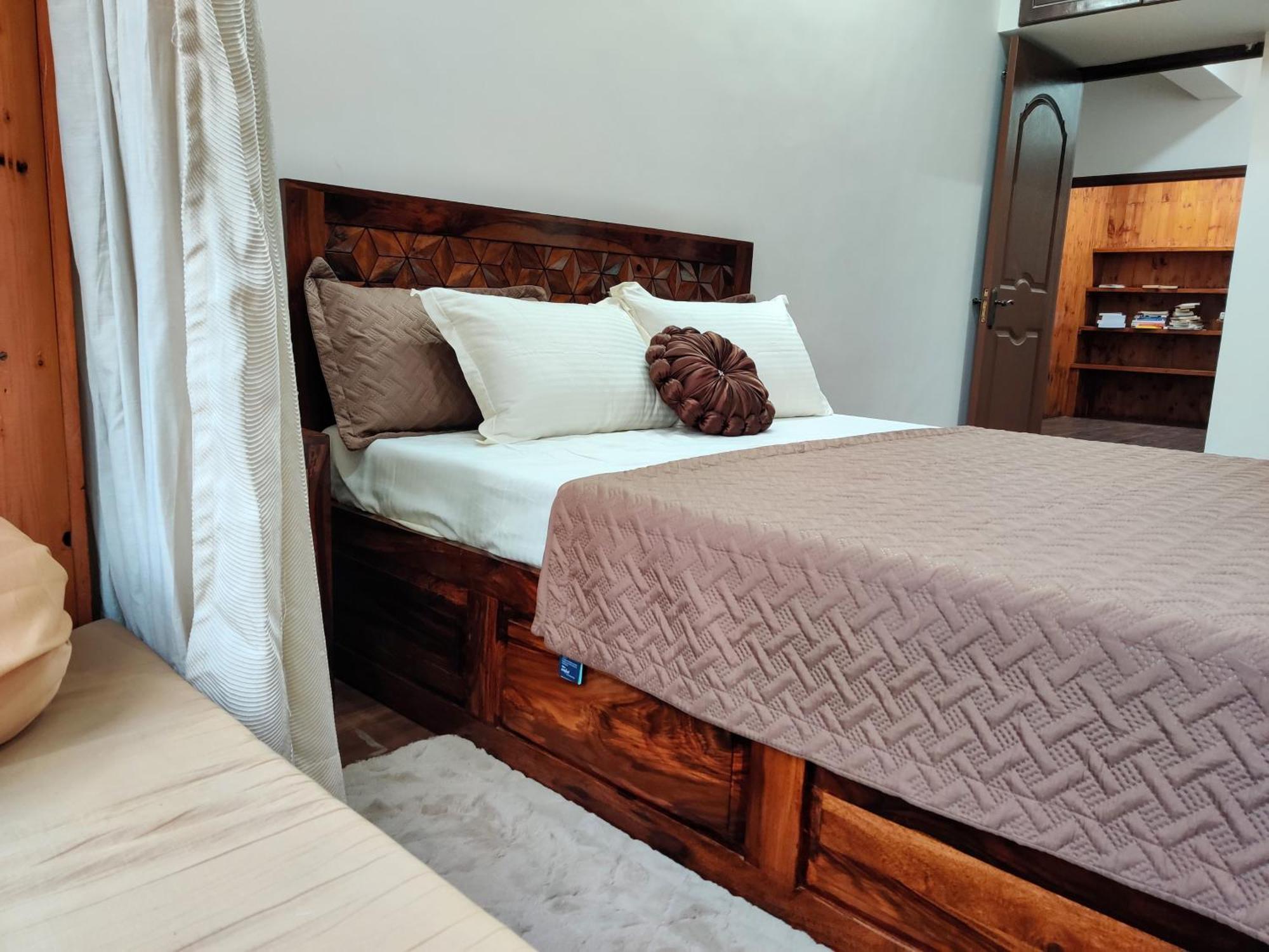 The Rustic Manor - Homestay バンガロール エクステリア 写真